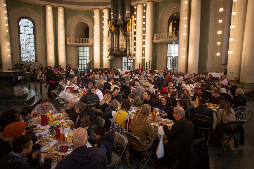 Welttag der Armen in der Berliner Hedwigskathedrale – eine Kirche aller und vor allem der Armen